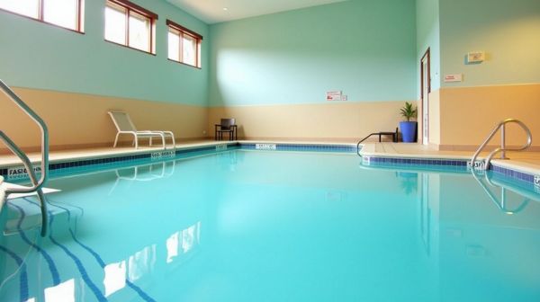 Choisir un constructeur de piscine intérieure à Liège pour réussir votre projet