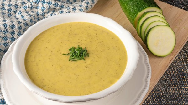 Soupe aux courgettes : un plat végétarien délicieux pour une remise en forme !